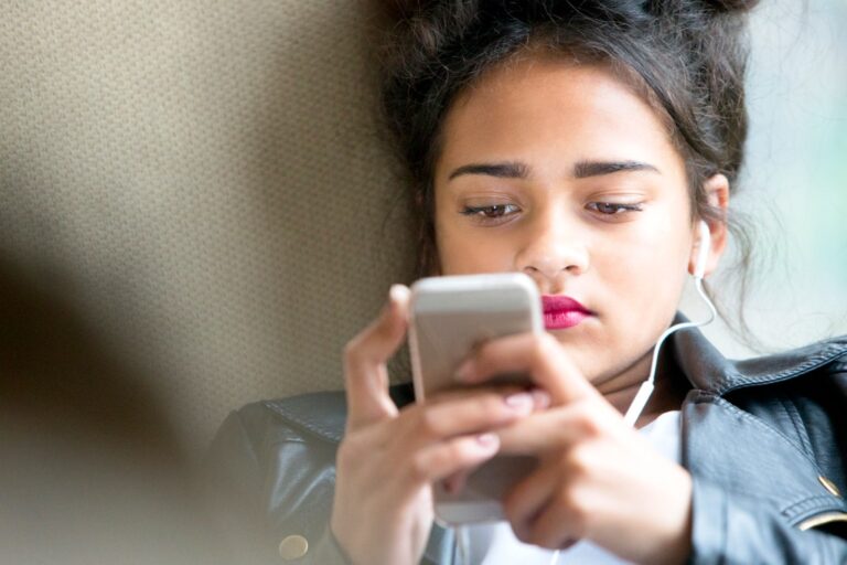 The Connection Between Social Media & Identity Development in Adolescents - SACAP